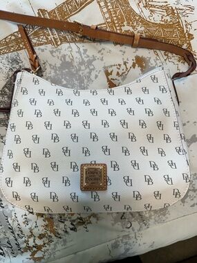 EUC! Dooney & Bourke Tracy Crossbody with Brown Trim and Strap